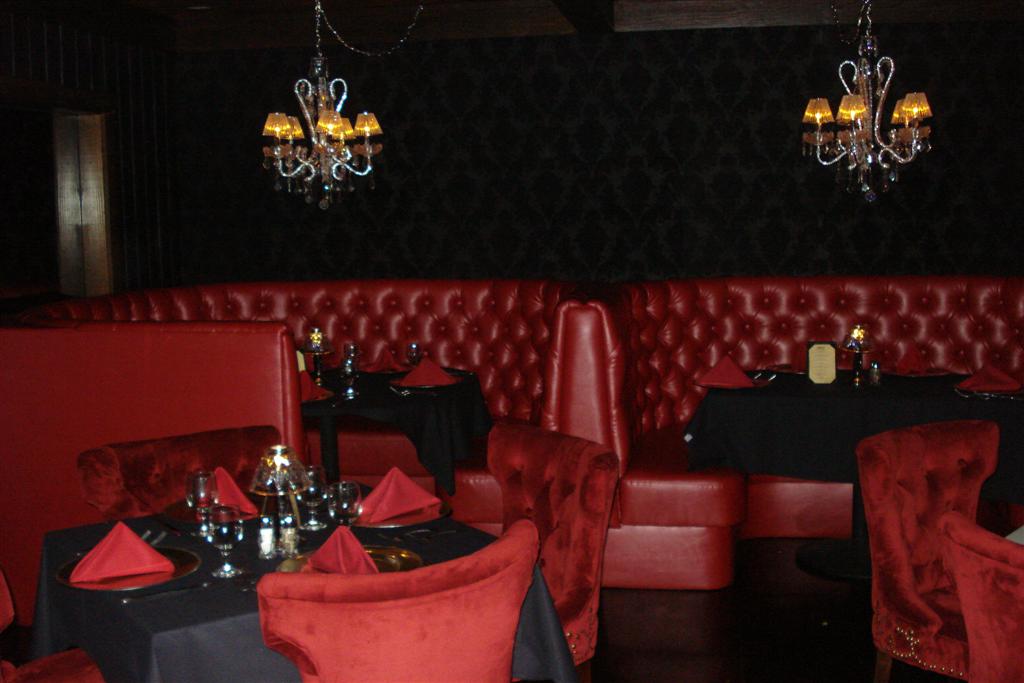 CAPO'S Goomba Food At Its Best (or Worst) — Eating Las VegasEating