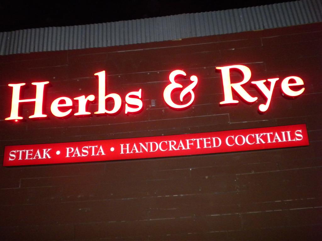 HERBS & RYE Nectaly Mendoza Shoots and Pours! — Eating Las